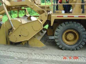 15-Reclaimer-ripping-road-(closeup)